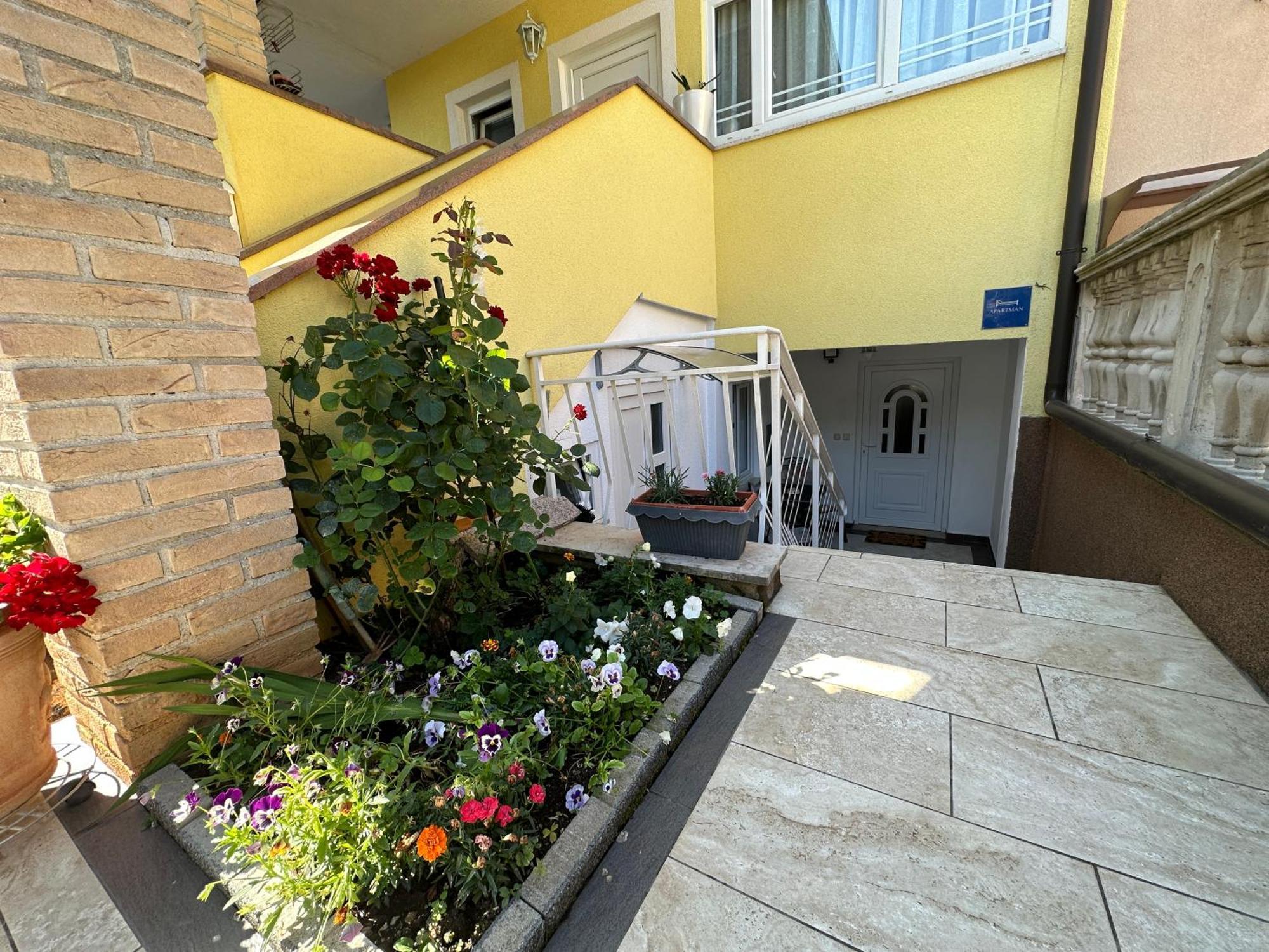 Apartment Petrovski Porec Exterior photo